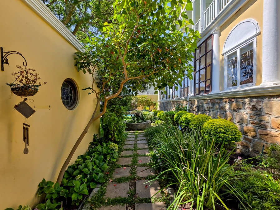 5 Bedroom Property for Sale in Fresnaye Western Cape